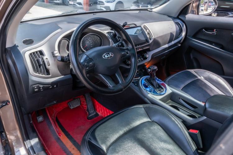 Used Kia Sportage R 2016 2.0L Automatic Two-Wheel Drive DLX Interior 5