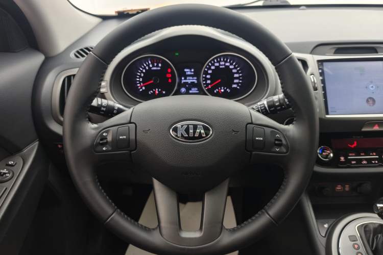 Used Kia Sportage R 2016 2.0L Automatic Two-Wheel Drive DLX Interior 9