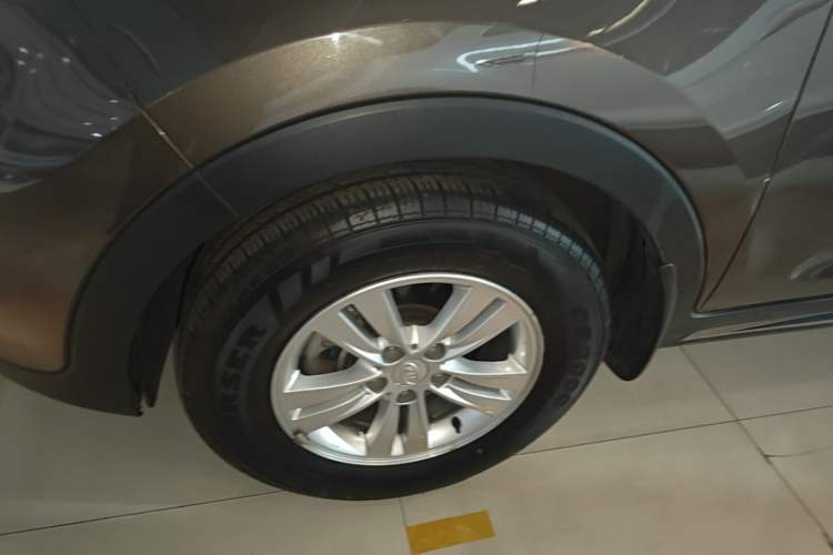 Used Kia Sportage R 2016 2.0L Automatic Two-Wheel Drive GL Left Front Wheel Hub
