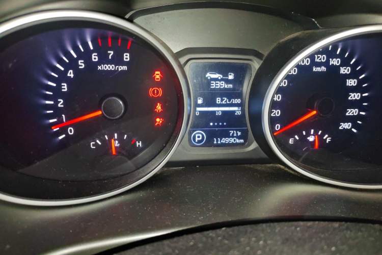 Used Kia Sportage R 2016 2.0L Automatic Two-Wheel Drive GLS Trim Odometer Close Up
