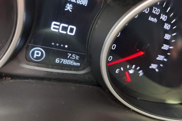 Used Kia Sportage R 2016 2.0L Automatic Two-Wheel Drive DLX Odometer Close Up