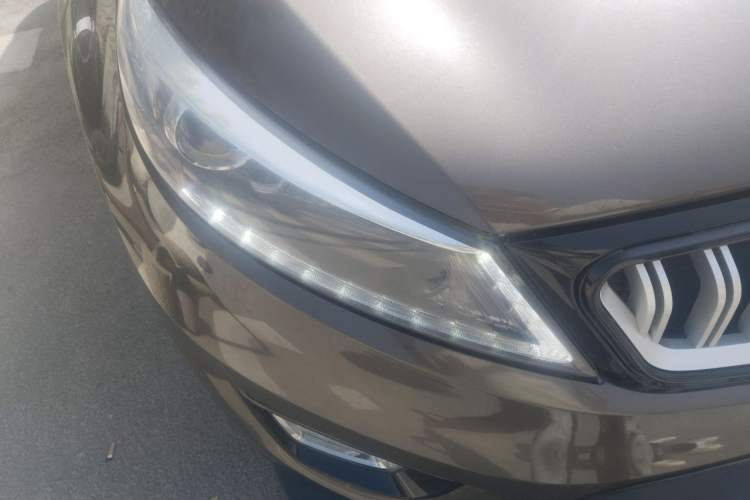 Used Kia Sportage R 2016 2.0L Automatic Two-Wheel Drive DLX Right Front Headlight