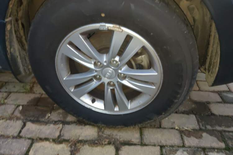 Used Kia Sportage R 2016 2.0L Manual Two-Wheel Drive GL Trim Right Front Wheel Hub