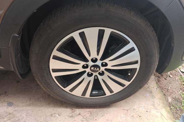 Used Kia Sportage R 2016 2.0L Automatic Two-Wheel Drive DLX Right Front Wheel Hub