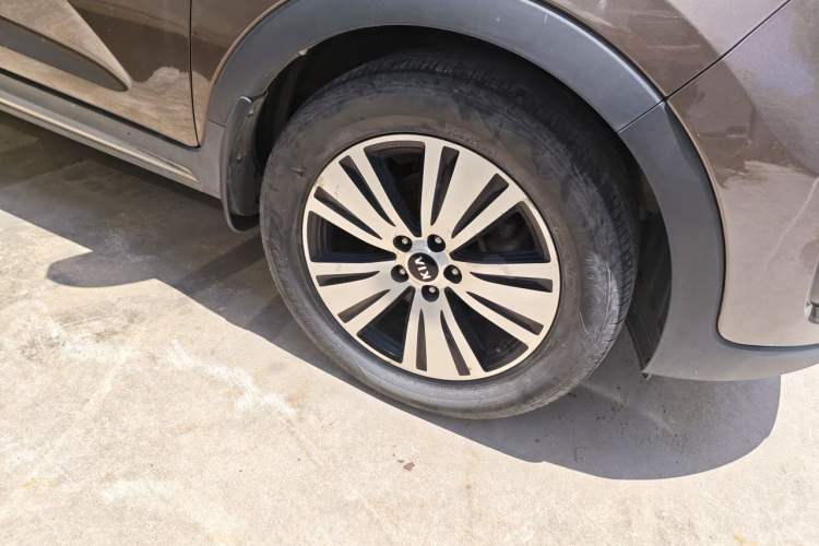 Used Kia Sportage R 2016 2.0L Automatic Two-Wheel Drive DLX Right Front Wheel Hub