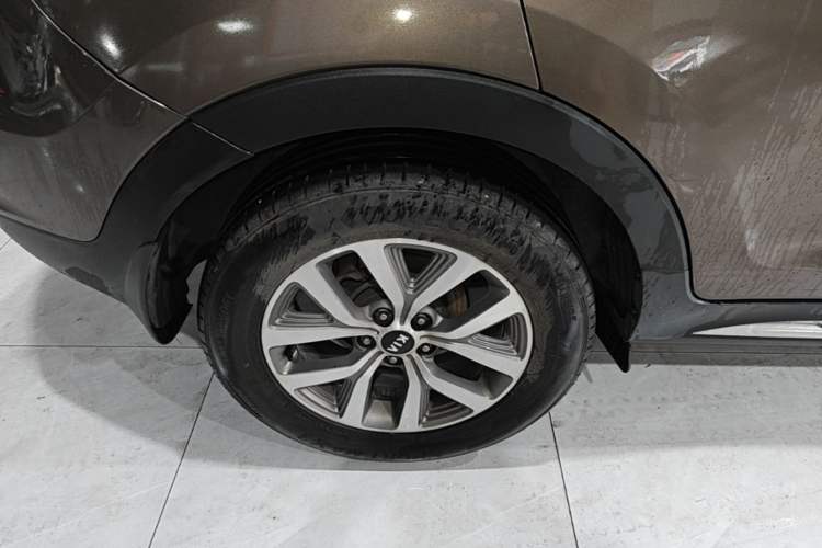 Used Kia Sportage R 2016 2.0L Automatic Two-Wheel Drive GLS Trim Right Rear Wheel Hub