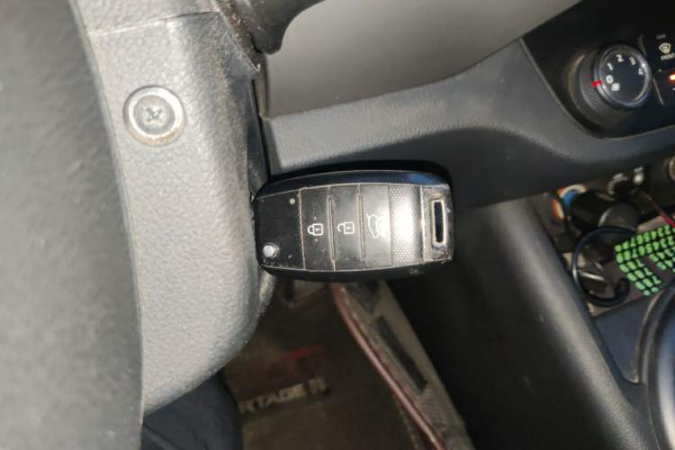 Used Kia Sportage R 2016 2.0L Manual Two-Wheel Drive GL Trim Vehicle Key