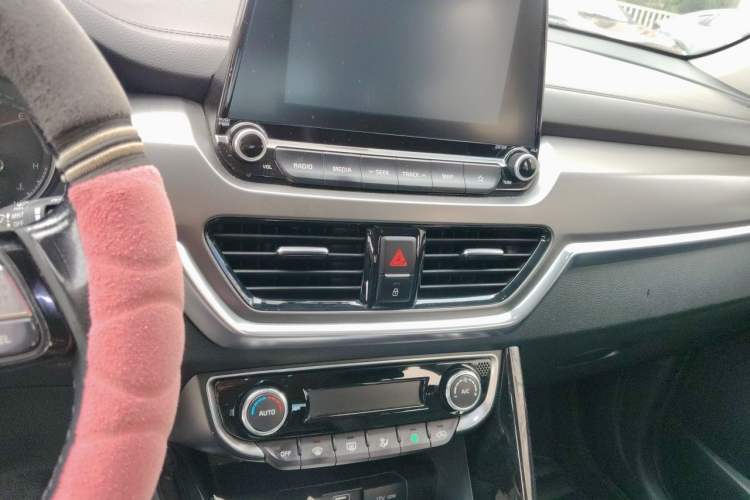 Used Kia Sportage R 2018 2.0L Automatic Smart Luxury Version China V Standard Audio And AC Panel
