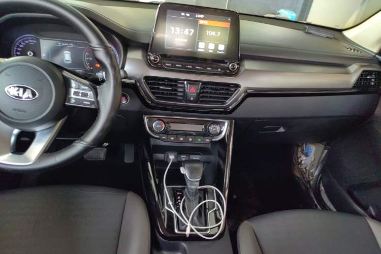 Used Kia Sportage R 2018 2.0L Automatic Smart Luxury Version China V Standard Audio And AC Panel