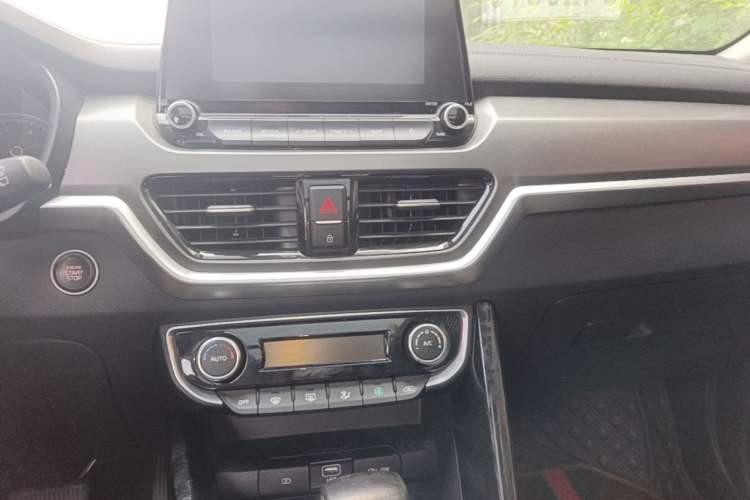 Used Kia Sportage R 2018 2.0L Automatic Smart Luxury Version China V Standard Audio And AC Panel