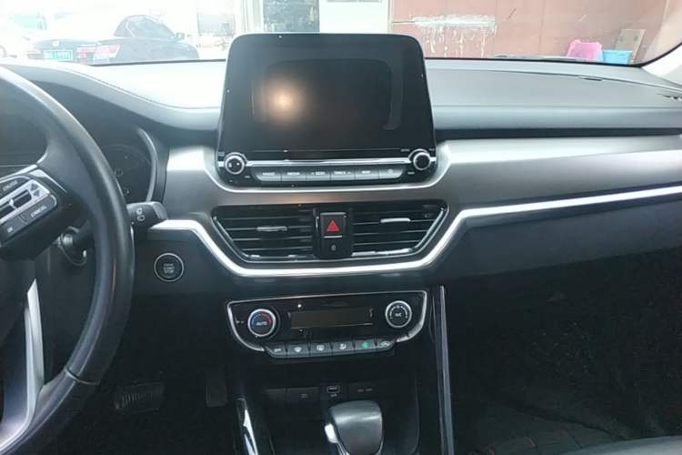 Used Kia Sportage R 2018 2.0L Automatic Smart Luxury Version China V Standard Audio And AC Panel