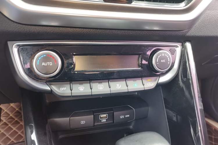 Used Kia Sportage R 2018 2.0L Automatic Smart Luxury Version China V Standard Audio And AC Panel
