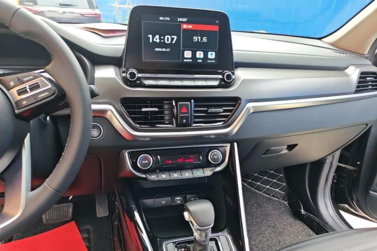 Used Kia Sportage R 2018 2.0L Automatic Smart Luxury Version China V Standard Audio And AC Panel