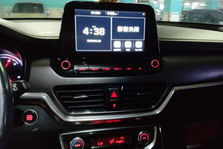 Used Kia Sportage R 2018 2.0L Automatic Smart Luxury Version China V Standard Audio And AC Panel