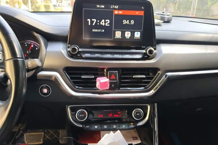 Used Kia Sportage R 2018 2.0L Automatic Smart Luxury Version China V Standard Audio And AC Panel
