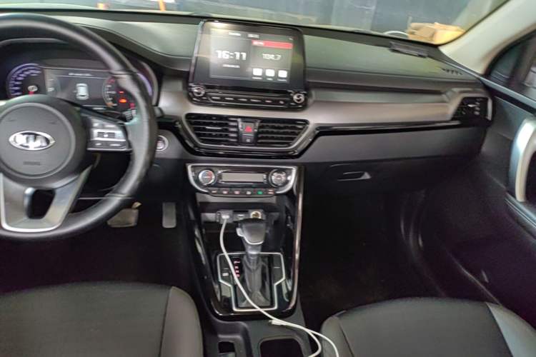 Used Kia Sportage R 2018 2.0L Automatic Smart Luxury Version China V Standard Audio And AC Panel