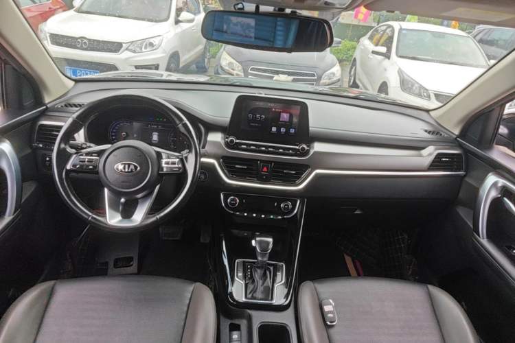 Used Kia Sportage R 2018 2.0L Automatic Smart Luxury Version China V Standard Center Console