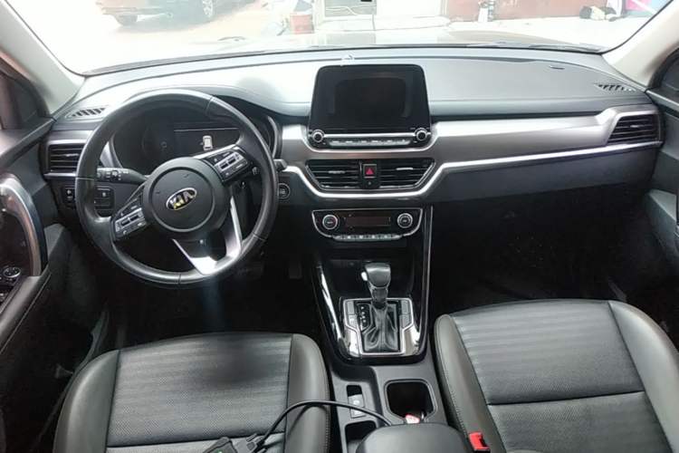 Used Kia Sportage R 2018 2.0L Automatic Smart Luxury Version China V Standard Center Console