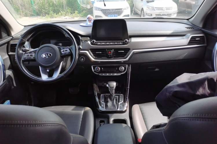 Used Kia Sportage R 2018 2.0L Automatic Smart Luxury Version China V Standard Center Console