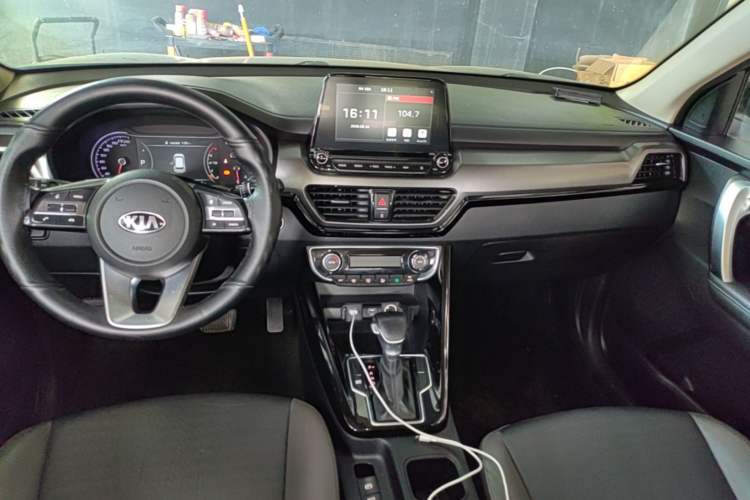 Used Kia Sportage R 2018 2.0L Automatic Smart Luxury Version China V Standard Center Console