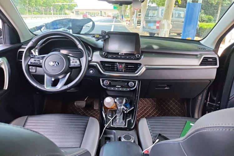 Used Kia Sportage R 2018 2.0L Automatic Smart Luxury Version China V Standard Center Console