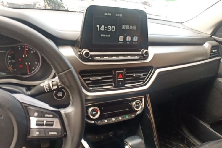 Used Kia Sportage R 2018 2.0L Automatic Smart Luxury Version China V Standard Center Console