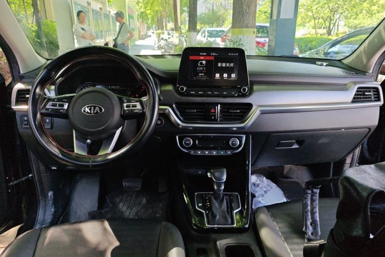 Used Kia Sportage R 2018 2.0L Automatic Smart Luxury Version China V Standard Center Console