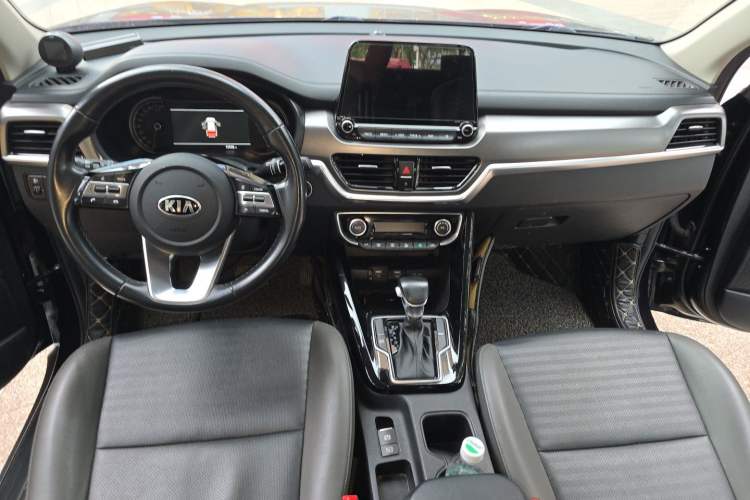 Used Kia Sportage R 2018 2.0L Automatic Smart Luxury Version China V Standard Center Console