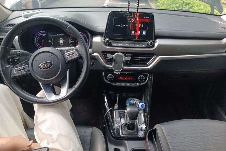 Used Kia Sportage R 2018 2.0L Automatic Smart Luxury Version China V Standard Center Console
