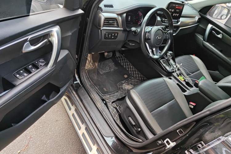Used Kia Sportage R 2018 2.0L Automatic Smart Luxury Version China V Standard Driver Seat