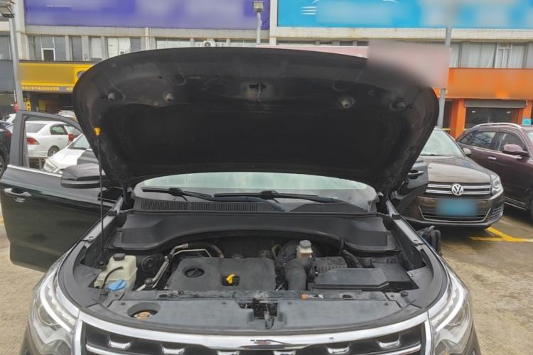 Used Kia Sportage R 2018 2.0L Automatic Smart Luxury Version China V Standard Engine Bay