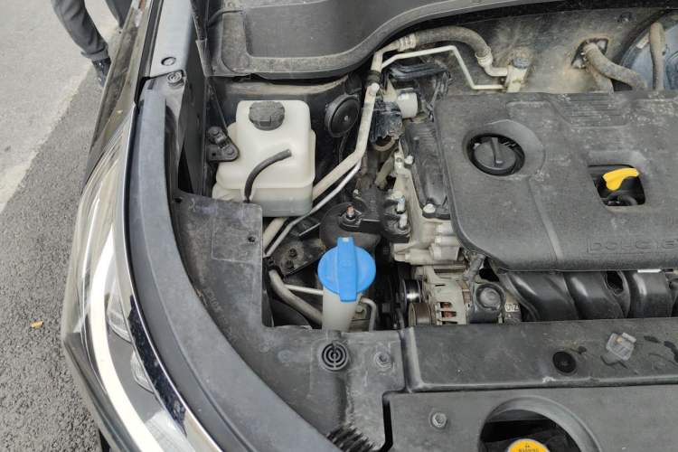 Used Kia Sportage R 2018 2.0L Automatic Smart Luxury Version China V Standard Engine Bay Right