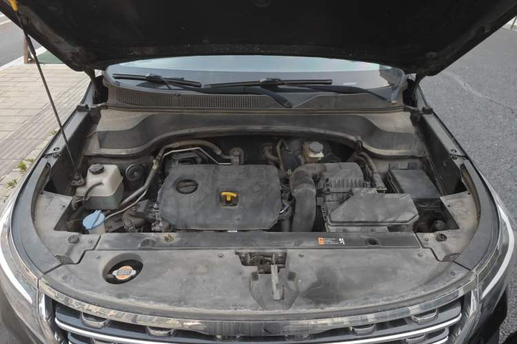 Used Kia Sportage R 2018 2.0L Automatic Smart Luxury Version China V Standard Engine Bay