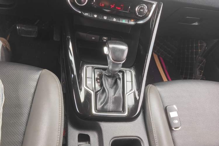 Used Kia Sportage R 2018 2.0L Automatic Smart Luxury Version China V Standard Gear Lever
