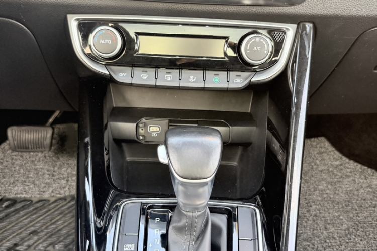 Used Kia Sportage R 2018 2.0L Automatic Smart Luxury Version China V Standard Gear Lever