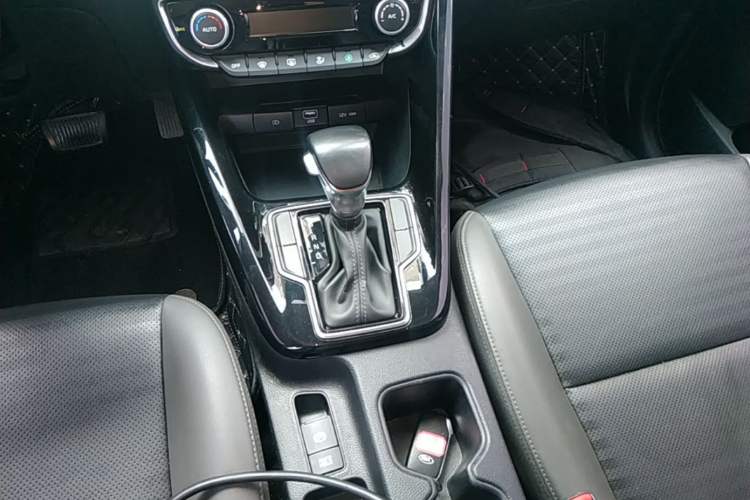 Used Kia Sportage R 2018 2.0L Automatic Smart Luxury Version China V Standard Gear Lever