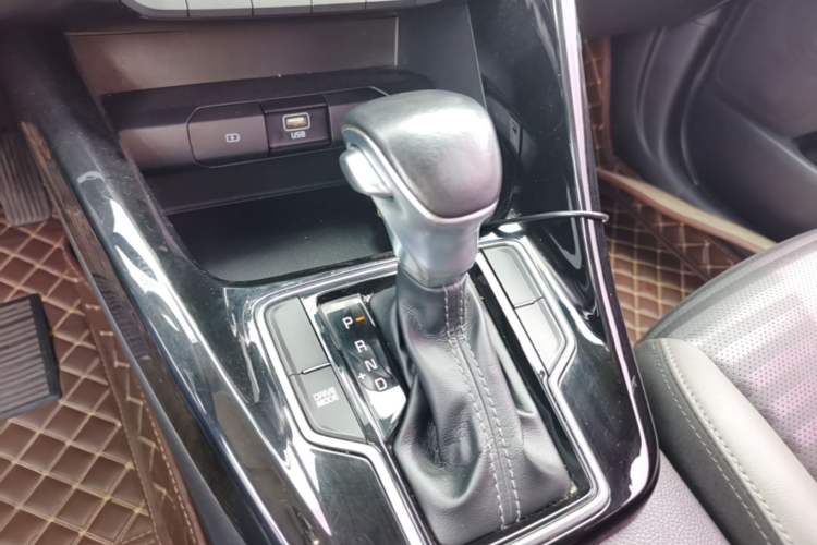 Used Kia Sportage R 2018 2.0L Automatic Smart Luxury Version China V Standard Gear Lever
