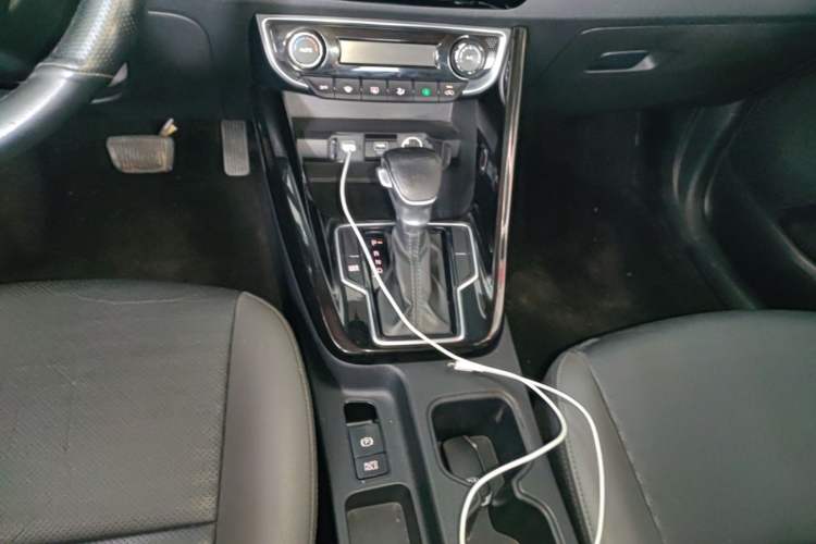 Used Kia Sportage R 2018 2.0L Automatic Smart Luxury Version China V Standard Gear Lever