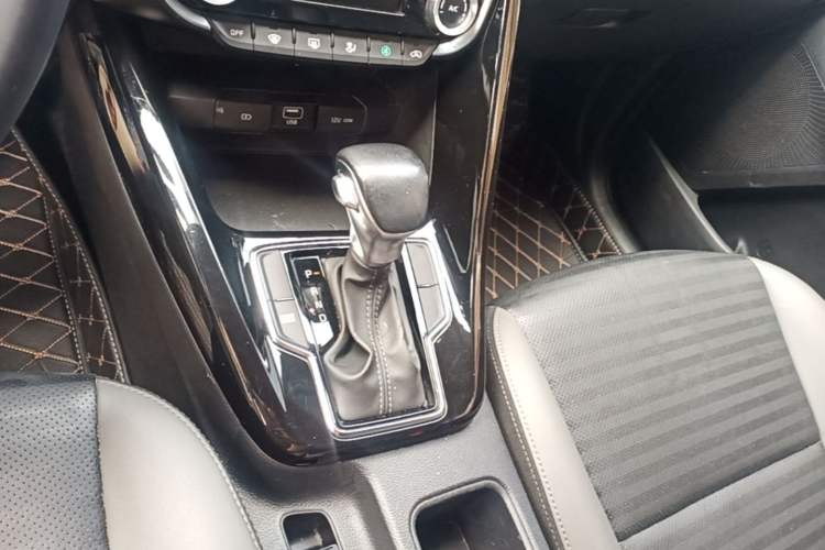 Used Kia Sportage R 2018 2.0L Automatic Smart Luxury Version China V Standard Gear Lever