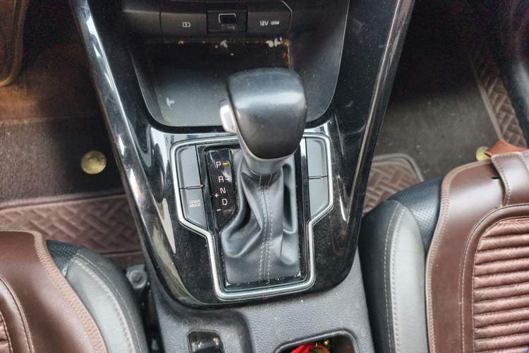 Used Kia Sportage R 2018 2.0L Automatic Smart Luxury Version China V Standard Gear Lever