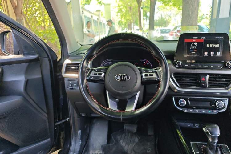 Used Kia Sportage R 2018 2.0L Automatic Smart Luxury Version China V Standard Steering Wheel