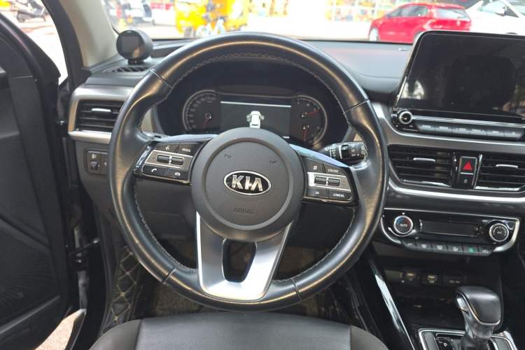 Used Kia Sportage R 2018 2.0L Automatic Smart Luxury Version China V Standard Steering Wheel