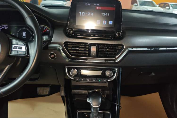 Used Kia Sportage R 2018 2.0L Automatic Smart Luxury Version China V Standard Audio And AC Panel