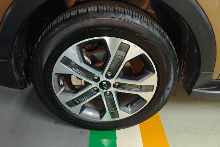 Used Kia Sportage R 2018 2.0L Automatic Smart Luxury Version China V Standard Left Front Wheel Hub
