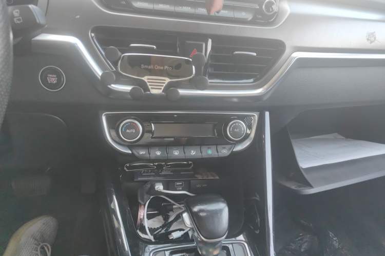 Used Kia Sportage R 2018 2.0L Automatic Smart Luxury Version China V Standard Audio And AC Panel