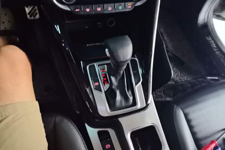 Used Kia Sportage R 2018 2.0L Automatic Smart Luxury Version China V Standard Gear Lever
