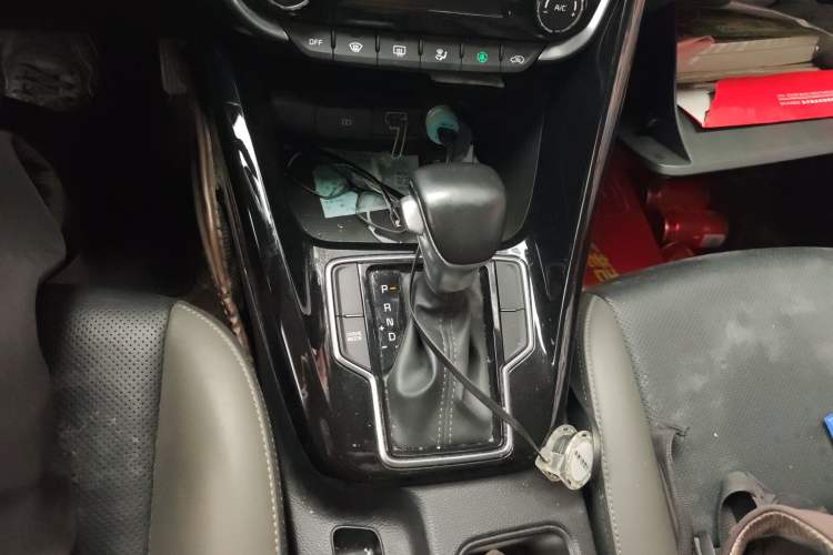 Used Kia Sportage R 2018 2.0L Automatic Smart Luxury Version China V Standard Gear Lever