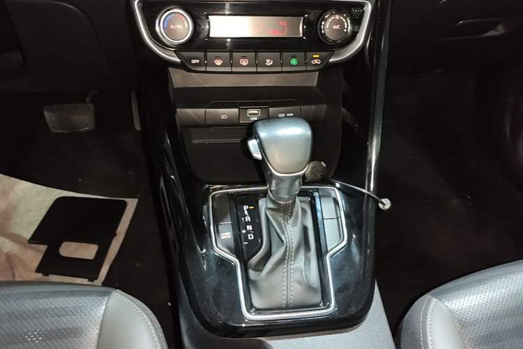 Used Kia Sportage R 2018 2.0L Automatic Smart Luxury Version China V Standard Gear Lever