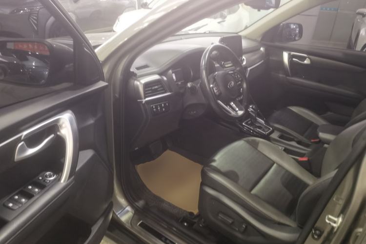 Used Kia Sportage R 2018 2.0L Automatic Smart Luxury Version China V Standard Interior 3