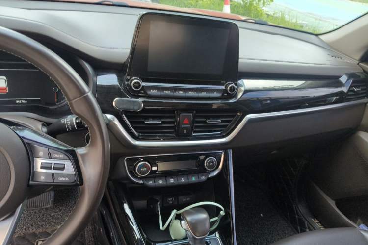 Used Kia Sportage R 2018 2.0L Automatic Smart Luxury Version China V Standard Audio And AC Panel